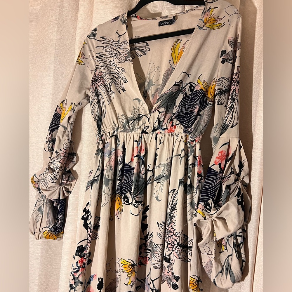🌟BOOHOO Lightweight Floral Maxi Dress🌟
